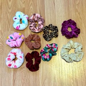 ✨Scrunchies✨